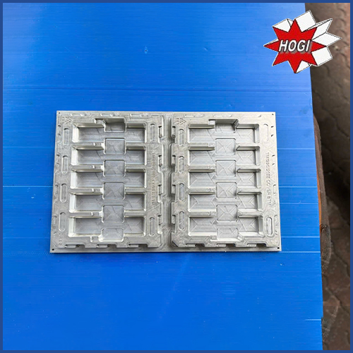 Forming suction mold